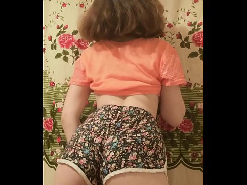 ❤️ Sexy jonge babe die haar short uittrekt voor de camera ️ Fucking video at us ☑