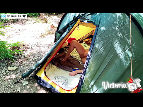 ❤️ Gefilmd op camera Gepassioneerd aftrekken Vreemdeling in een tent ️ Fucking video at us ☑