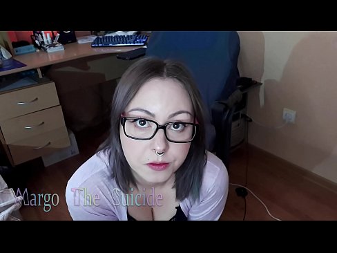 ❤️ Sexy meisje met bril zuigt Dildo diep op camera ️ Fucking video at us ☑