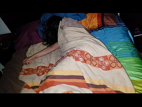 ❤️ Stiefzoon die zijn jonge stiefmoeder berispt terwijl ze slaapt. ️ Fucking video at us ☑